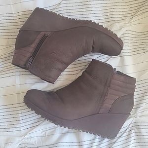 Merrell Tremblant wedge bootie
